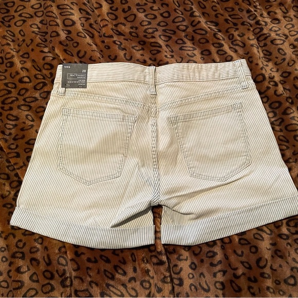 Women’s GAP 1969 Pinstripe Shorts - Picture 2 of 6